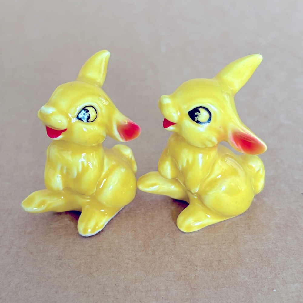 2 Goebel Yellow Bunny Rabbit Ceramic Figurine Foil Label 1950s–1960 2" Tall